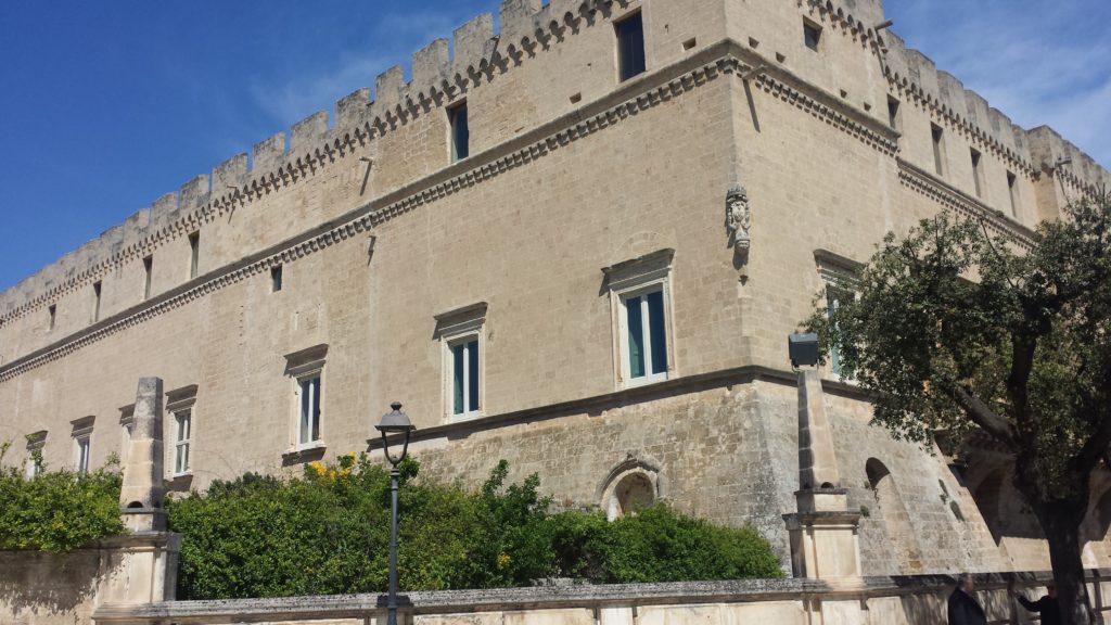 Castello Imperiani a Francavilla Fontana, in Puglia, a due passi dalla sede Visa Informatica